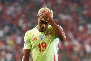 西媒：亚马尔、马克斯·略伦特和拉波尔特没有参加西班牙队合练 配图