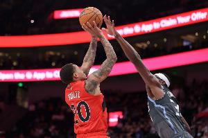 猛龙主帅：富尔茨很从容地带动进攻 对他的表现感到满意 配图