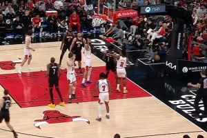 持续低迷！谢泼德打不进防不住 杜兰特继续失误 配图