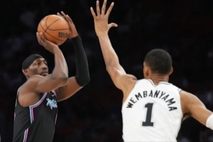 文班亚马：“降龙十八掌！” 配图