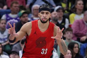 极品3D!卡马拉三分11中9砍下35分3助2断 得分和三分都创生涯新高 配图