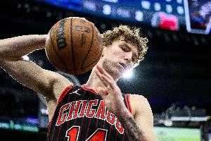 关键先生！布泽利斯16中8&三分9中5拿23分 关键5分+造KD进攻犯规 配图