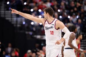 外线开炮！大洛佩斯9中7贡献19分 三分6中5 配图