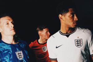 电讯报:英格兰世界杯球衣售价高达134.99英镑,较上届上涨20英镑 配图