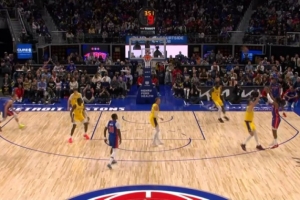 连珠炮！詹金斯左右开弓连续三分命中 帮助活塞领先湖人10分 配图