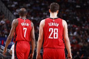 火媒:杜兰特40分 申京30+三双 但输给了近25战仅5胜的公牛 配图