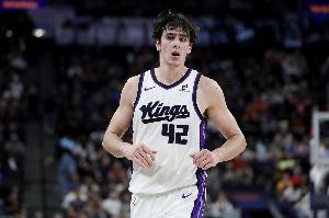 二轮秀雷诺三月份11场场均19.2分&命中率63.2% 比肩93年奥尼尔 配图