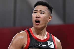 这不是外援？贺希宁三节战罢12中10&三分5中4 轰24分率队继续领先 配图