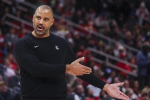 爆冷不敌公牛!乌度卡怒斥全队不尊重比赛 同时嘲讽判罚尺度 配图