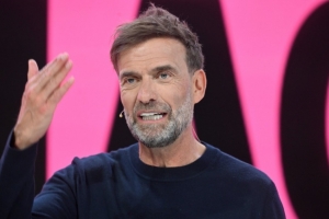 克洛普:我绝不会评价纳帅排兵布阵,真有问题就去找穆勒让他说 配图