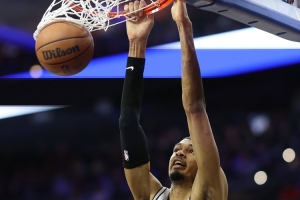 文班本赛季4次砍下至少25+15+5帽 01-02赛季邓肯后首人! 配图