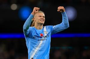 赢得联赛杯,哈兰德以经典助威口号与利兹球迷互动:直到我们死去 配图