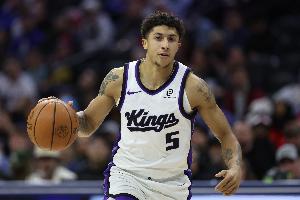 国王队记：克利福德遭遇中足扭伤将至少缺席一周 海斯每日观察 配图