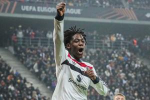 现周薪2.5万镑！罗马诺：曼联接近与20岁梅努续约至2031年 配图