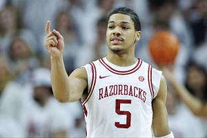 疯三2场轰60分!大一球星阿卡夫将拥有锐步签名鞋 创NCAA历史纪录 配图