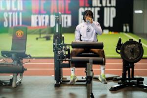 曼联官方:多尔古在基地进行了力量和体能训练,力争在本赛季回归 配图