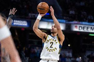 控场太稳了！内姆哈德9中5拿下13分7板14助 5次犯规 配图