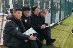 李国旭、张耀坤、徐晖现场指导,携手助力大连队备战东北超 配图