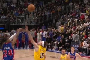 你来我往好生精彩里夫斯单挑反超！詹金斯单挑后仰再反超！ 配图