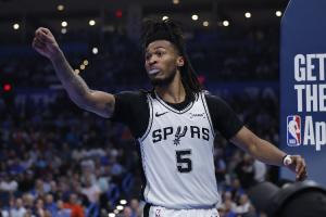 今日马刺对阵热火 瓦塞尔出战成疑 卡斯尔&鲍威尔&哈克斯可出战 配图