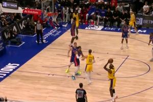 开和！詹姆斯空位三分+三分线起步上篮连得五分打破个人得分荒 配图