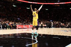 老詹为何还在打？皮尔斯：纯粹因为热爱 不然不会花这么多钱保养 配图