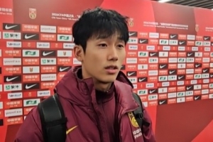 向余望：很开心能戴队长袖标并打入进球 上半场我们位置乱没章法 配图