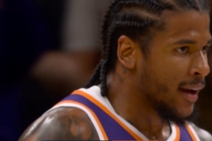 突然发力！杰伦·格林反击得手后连续三分命中 次节已独得11分 配图