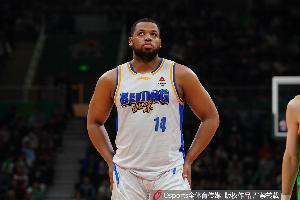 斯佩尔曼手感火热让教练组更信任 周琦罚球回暖 自家篮筐就是亲切 配图