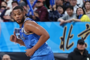 解说:北京第四节启用斯佩尔曼效果立竿见影 能拉开空间也能抢板 配图