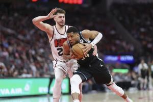 重磅交易+1？名记：火箭预计休赛期全力追字母哥 他们有大量资产 配图