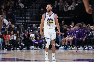 Slater：库里明天继续缺席篮网 他正在努力通过队内对抗赛的评估 配图