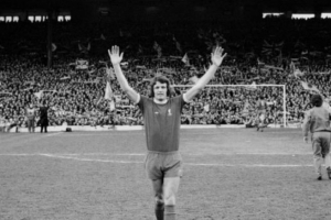 每体:利物浦传奇球员约翰・托沙克被确诊患有老年痴呆症 配图