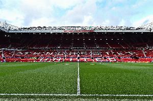 太阳报:76岁曼联球迷被赶出老特拉福德的座位,座位被分配给VIP 配图