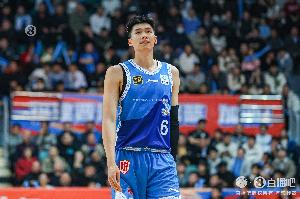 毫无状态！邹阳半场4中0未得分 仅拿到3板1助1帽 配图