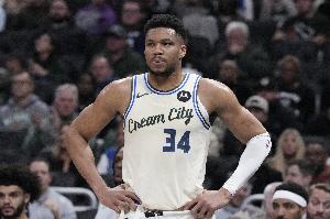 Shams:NBPA与字母哥及其经纪人进行了沟通 他们相信字母哥想复出 配图