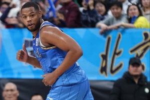 媒体人：斯佩尔曼在面对大部分CBA球队的时候 他都有着错位优势 配图