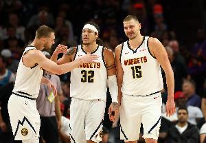 竞争白热化！掘金守住第四落后湖人1.5场 火箭领先太阳已达4场！ 配图