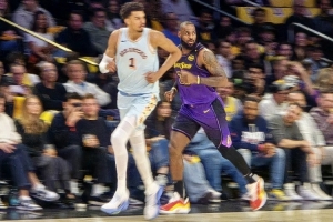 若季后赛马刺VS湖人谁赢？王仕鹏：马刺4-3胜 打球人多且冲击力强 配图