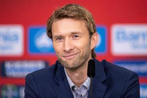 已落后第4达4分，药厂总监：换帅不在计划之内，依然可能实现目标 配图