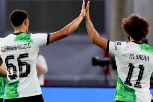 阿诺德社媒晒合照致敬萨拉赫：真是一段非凡的旅程，兄弟 配图