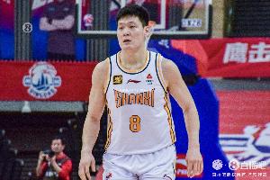 惨不忍睹！张宁半场打了4分钟累计4次犯规 2中1拿到3分 配图