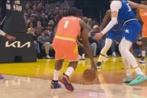 是登哥的节奏！哈登连续控运+双变向突破晃晕比塔泽 轻松抛投2+1 配图