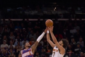 打到手了！杰伦·格林对贾马尔·穆雷投篮犯规 太阳挑战失败 配图