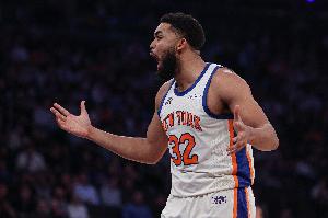 够硬了!唐斯17中8得到21分14篮板1助攻 末节6篮板 配图