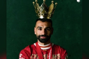 范戴克社媒转发照片致敬萨拉赫：传奇！ 配图