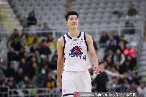 积极高效！郭凯半场5中5拿下12分5板1助 4前场板 配图