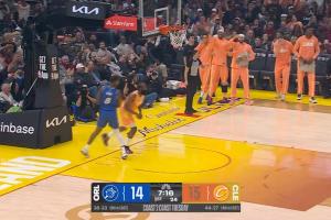 骑士生涯首扣！哈登快下双手轻扣一记 一年多以来的首扣！ 配图