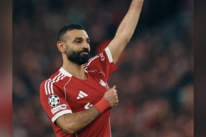 来自传奇队长的肯定！杰拉德社媒晒萨拉赫照片，向后者致敬 配图