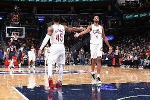 分差迅速上双！骑士下半场开局一波6-0打停魔术 配图